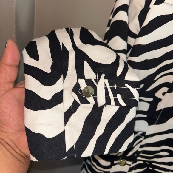 Liz Claiborne Black and White Animal Print Short Trench - Picture 3 of 13